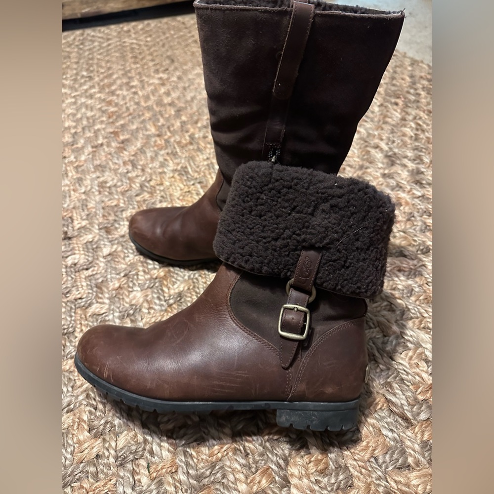 Ugg waterproof women’s brown boot size 9.5